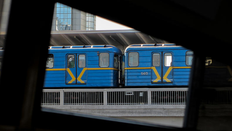Метро в Киеве работает в режиме перевозок - график