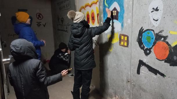 Не стоит запрещать детям рисовать войну. Красками они выплескивают переживания Не стоит запрещать детям рисовать войну. Красками они выплескивают переживания