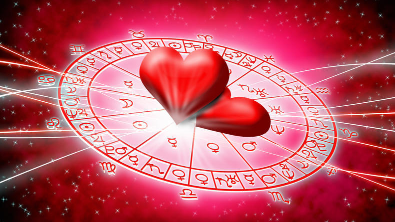 Любовный гороскоп на май: у кого намечаются жаркие отношения