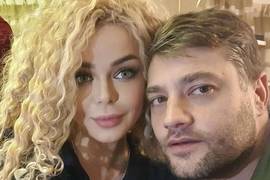 "А где же Роман?": Гросу снялась с матерью и бабушкой в ярких нарядах