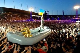 Группа Rammstein эффектно подняла флаг Украины на концерте в Цюрихе