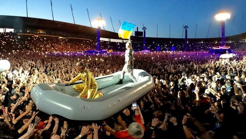 Группа Rammstein эффектно подняла флаг Украины на концерте в Цюрихе