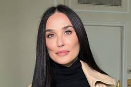 Деми Мур восхитила подписчиков новым фото с дочерьми в купальниках