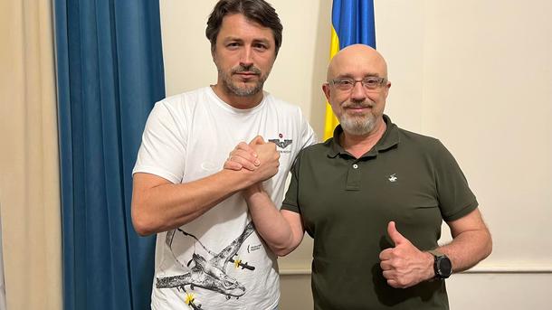 Притула вместе с главой Минобороны Алексеем Резниковым. Притула вместе с главой Минобороны Алексеем Резниковым.