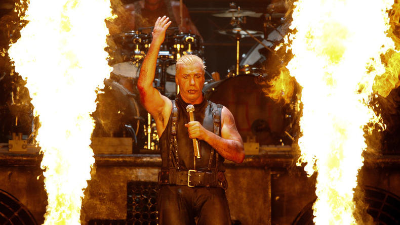 Rammstein подняли флаг Украины во время концерта - видео
