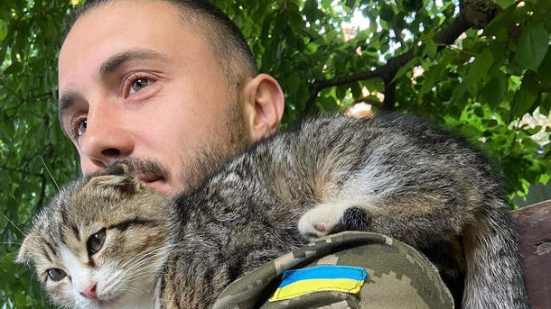 Тарас Тополя служит парамедиком. Тарас Тополя служит парамедиком.