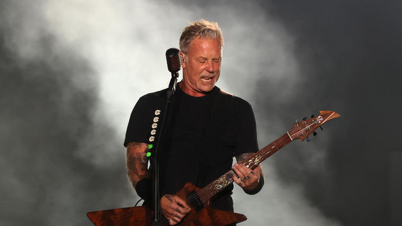 Фронтмен Metallica развелся спустя 25 лет брака