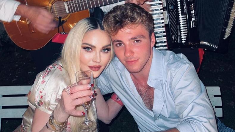 Мадонна показала пирушку на Сицилии по случаю 22-летия своего сына