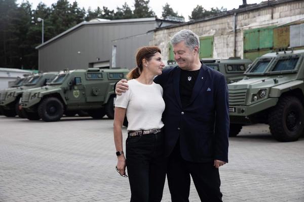 Порошенко вспомнил, как жена попросила у него камуфляж 24 февраля.