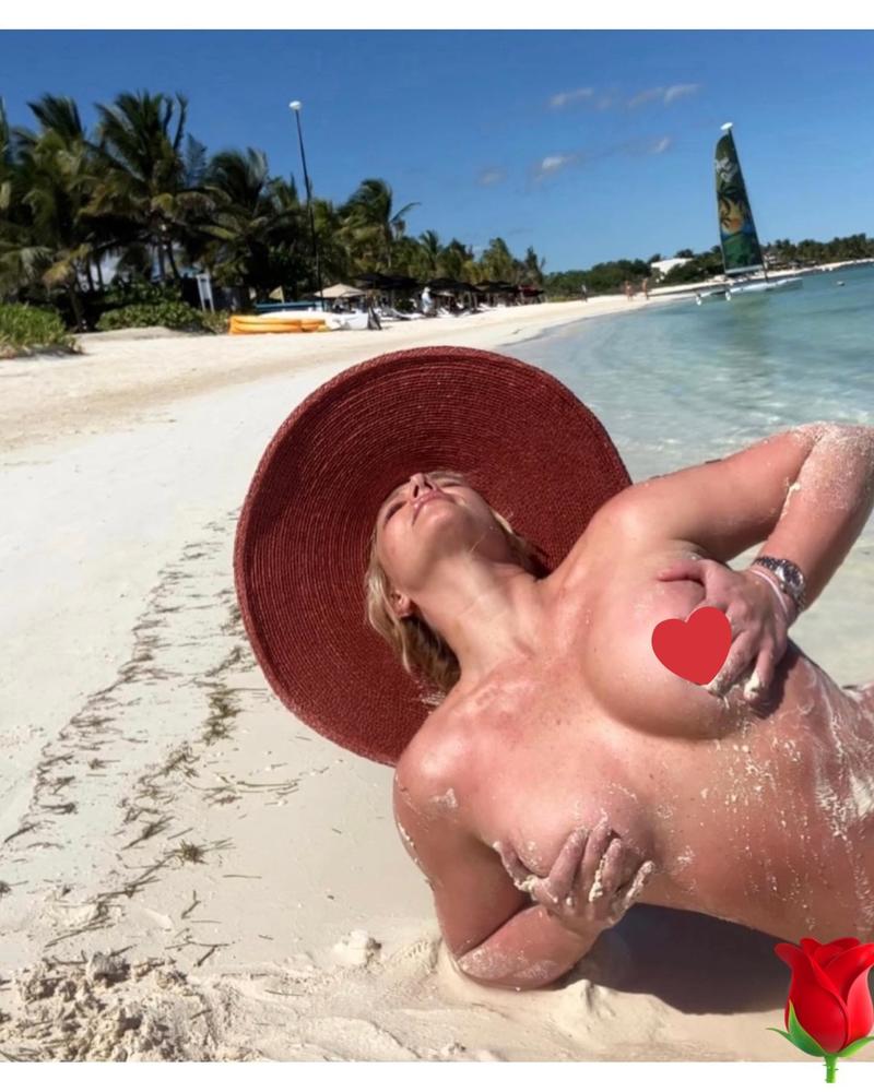Голая Бритни Спирс показала тату в интимных местах на пляже - Афиша  bigmir)net