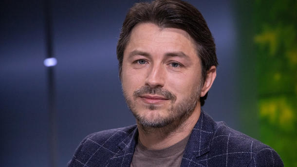 Сергей Притула активно помогает армии. Сергей Притула активно помогает армии.