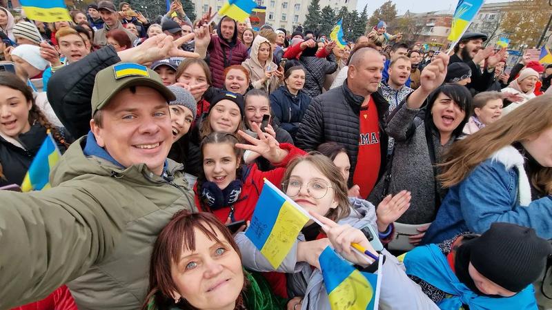 Дмитрий Комаров успел побывать в освобожденном Херсоне. Дмитрий Комаров успел побывать в освобожденном Херсоне.