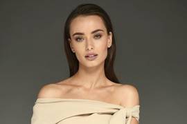 Мишина станцевала на камеру и похвасталась идеальной фигурой