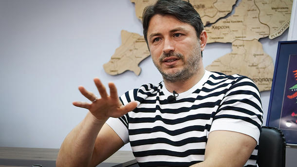 Сергей Притула активно помогает армии. Сергей Притула активно помогает армии.