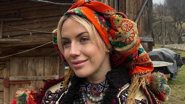 Леся, в частности, померила намитку Леся, в частности, померила намитку