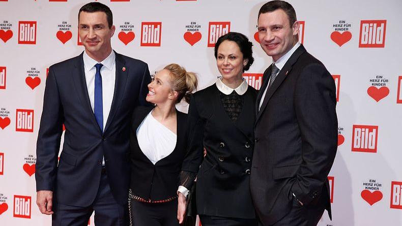 Экс-жена Виталия Кличко прокомментировала новое фото бывшей невесты его младшего брата