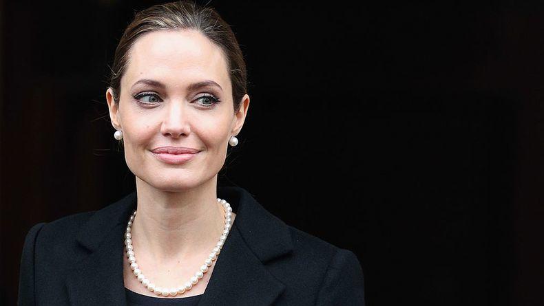 Анджелина Джоли закрыла свой фонд по борьбе с насилием над женщинами: в чем причина