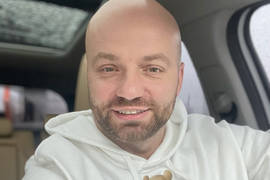 Демин "прозрачно" намекнул, кто из российских звезд-мужчин предлагал ему интим