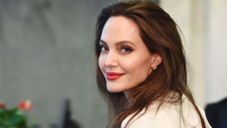 Во всей красе: Анджелина Джоли показала модный образ на весну 2023