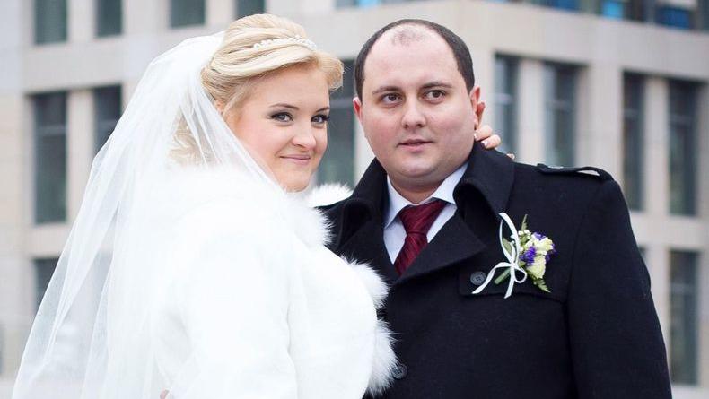 Жена Юрия Ткача показала их свадебные фото по случаю 9-й годовщины