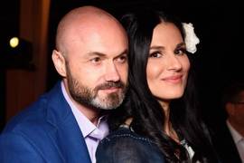 Поки чоловік воює: Єфросиніна зареєструвалася у додатку для знайомств