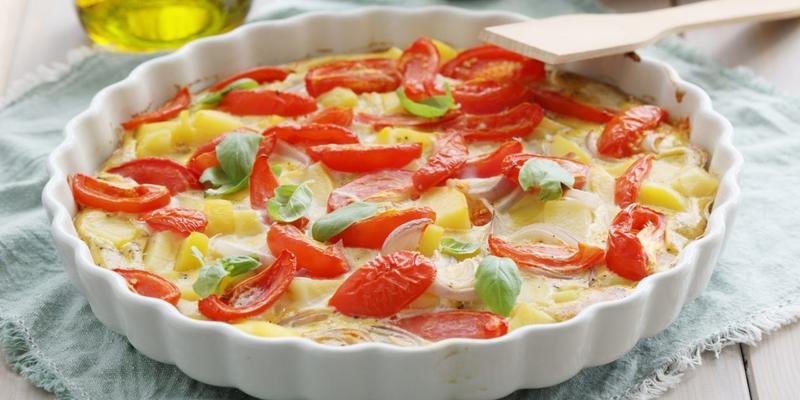 Фриттата с картофелем, помидорами и луком Фриттата с картофелем, помидорами и луком