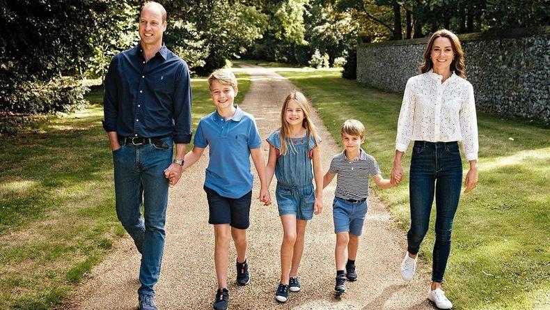 Кейт Миддлтон показала новые фото с тремя детьми от принца Уильяма
