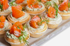 Быстрая и аппетитная закуска: ТОП-5 вкусных способов наполнить тарталетки