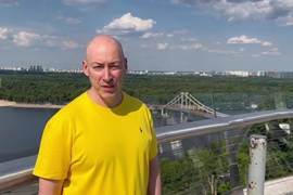 Гордон показал себя в молодости с волосами во время интервью с Цоем