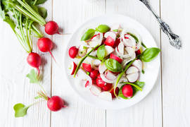 ТОП-5 вкусных и простых салатов с редиской, которые стоит попробовать