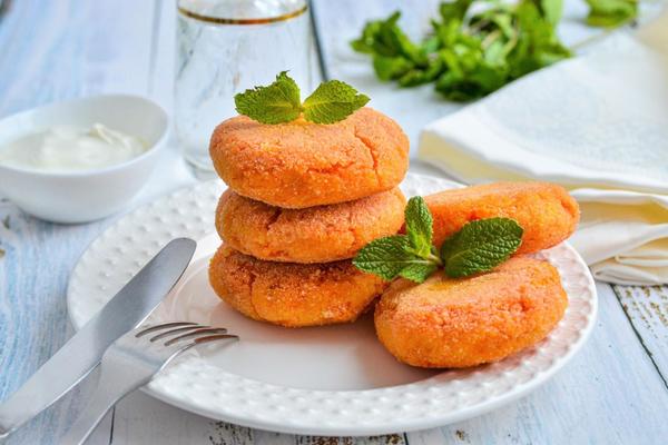 Морковные котлеты: пошаговый рецепт Морковные котлеты: пошаговый рецепт