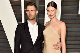 Жена фронтмена Maroon 5 Адама Левина впервые засветила на фото их третьего ребенка