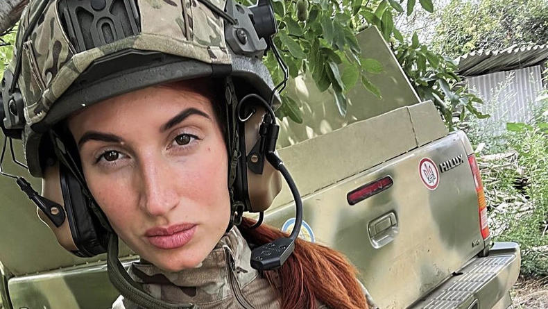 Снайперша Эмеральд сообщила о конфликте с охранником: Сидит в тылу и нападает на беременную