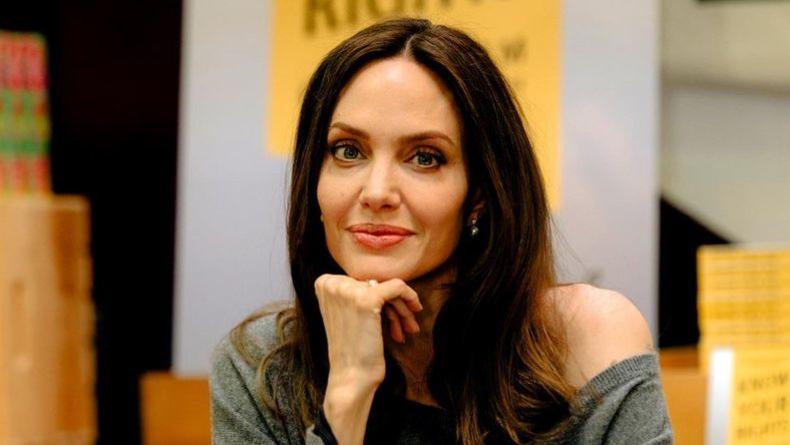 Анджелина Джоли запустит собственный бренд одежды и постельного белья