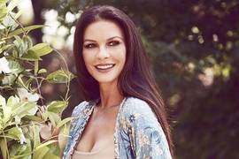 Кэтрин Зета-Джонс показала маму, от которой унаследовала эффектную внешность