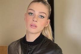 Прическа с лентами — тренд сезона: показывает Никола Пельтц-Бекхэм
