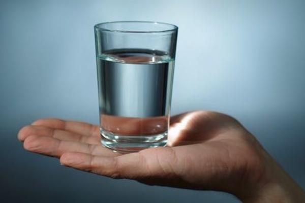 Вода сразу после пробуждения поможет пищеварительной системе &quot;включиться&quot; в работу