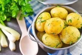Как вкусно приготовить молодую картошку: ТОП-3 рецепта