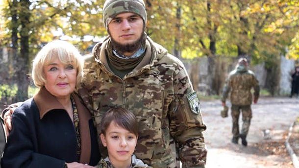 Ада Роговцева с Дмитрием Коцюбайло, 2019 год. Ада Роговцева с Дмитрием Коцюбайло, 2019 год.