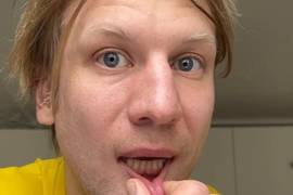 "Ніби з трамвая вийшов на ринок": Дорн розвеселив публіку світлиною з летовища