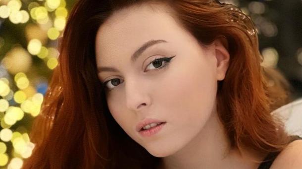 Маша Полякова вже повнолітня Маша Полякова вже повнолітня