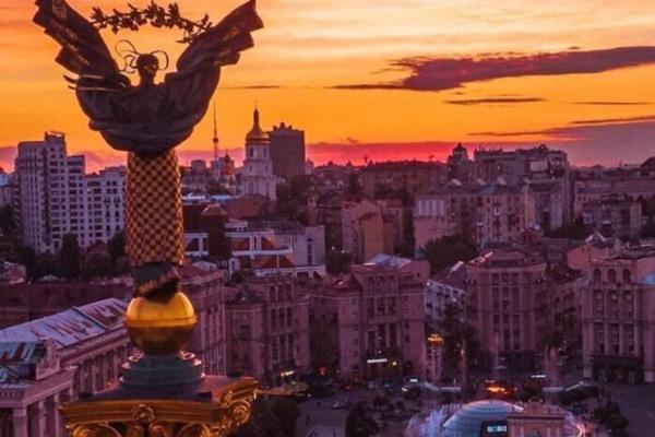Главная площадь Киева - Хрещатик.