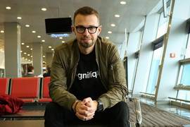 Экс-ведущий «Орла и Решки» Антон Птушкин встретил 39-летие на Донбассе