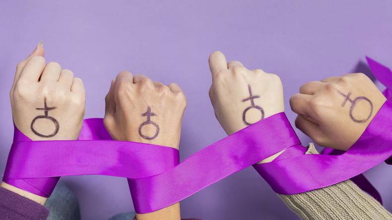 Міжнародний день фемінізму: міфи та правда, вітання в картинках