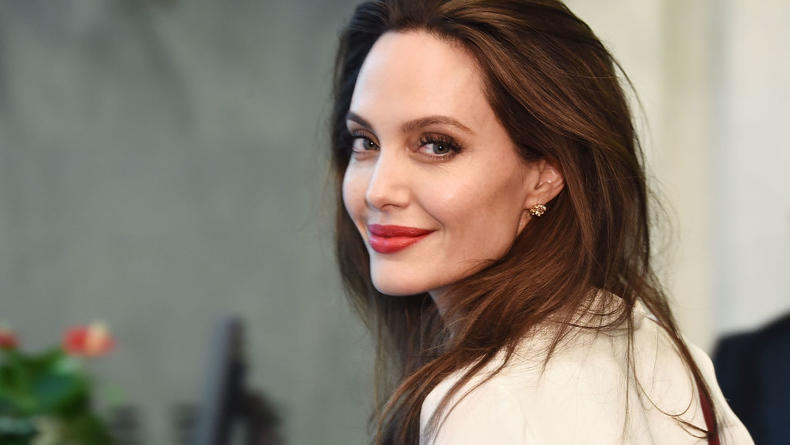Новая работа и новая прическа: Анджелина Джоли похвасталась переменами в жизни
