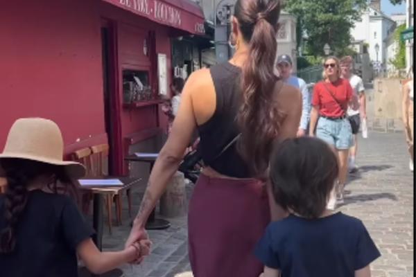 Зои Салдана с детьми отдыхает в Париже Фото: instagram.com/zoesaldana