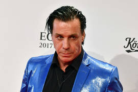 Линдеманна подозревают в изнасиловании десятка женщин: против солиста Rammstein возбудили уголовное дело