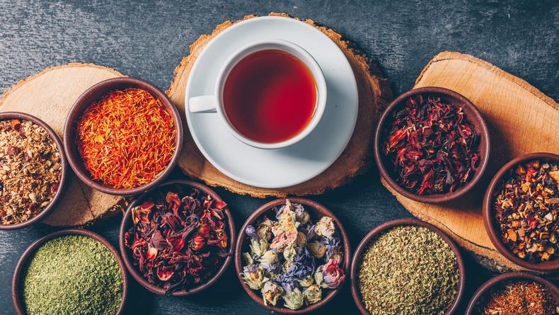 Летний чай: какие травы собирать, чтобы приготовить вкусный и полезный напиток