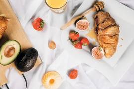 Завтракаем красиво: ТОП-3 вкусных рецепта с круассаном