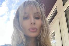 Лобода спела у стелы на въезде в Херсон и поведала про "вчерашние ошибки"